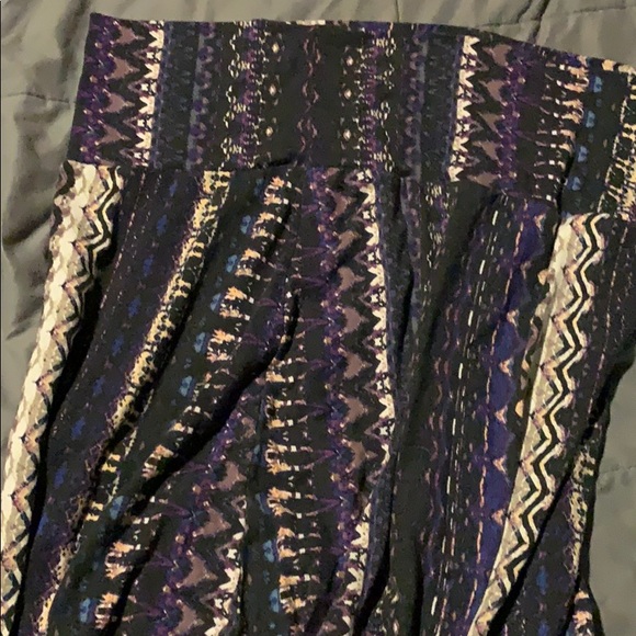 Patterned maxi-skirts - Picture 2 of 3